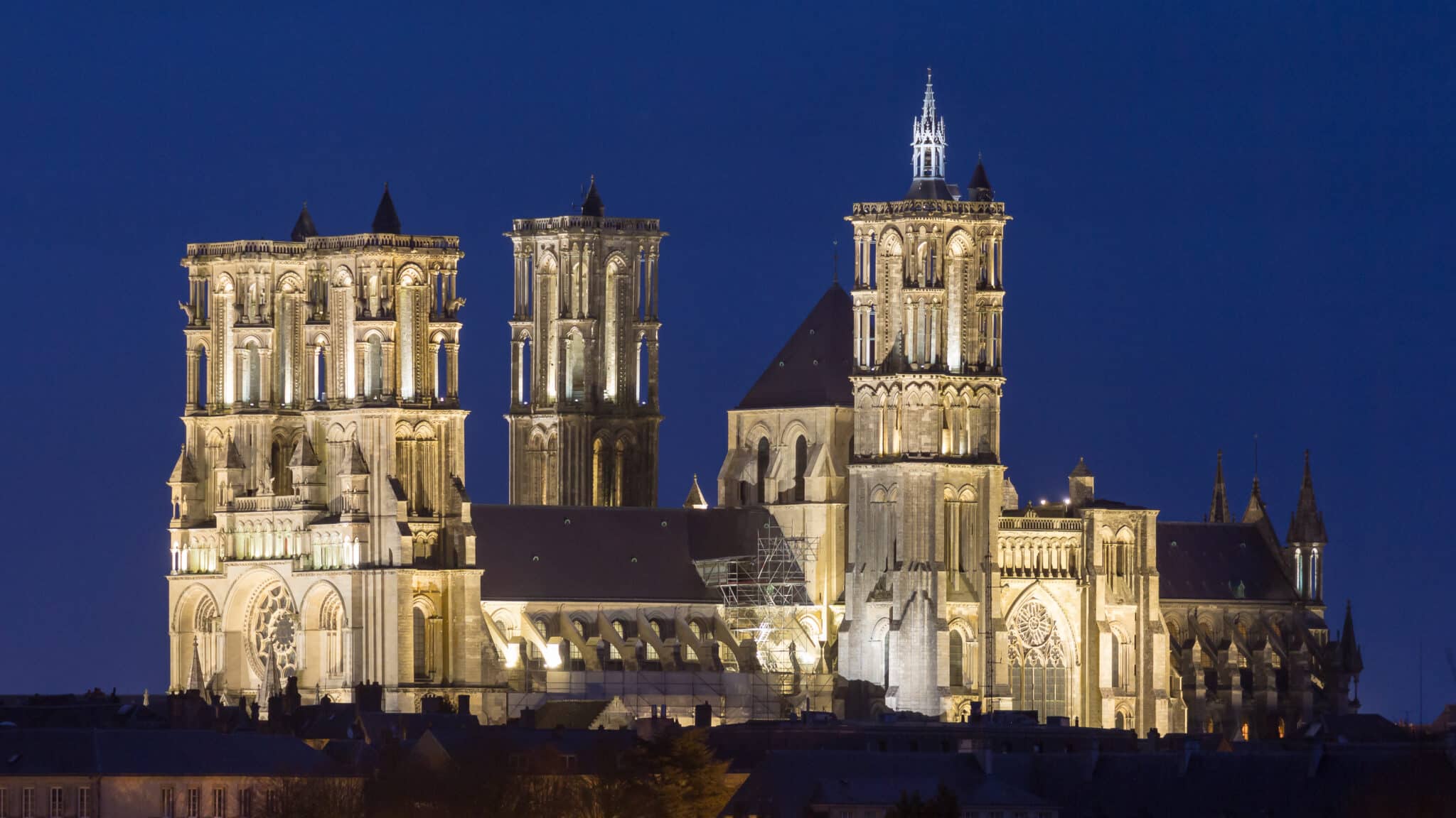 Vue de la Cathédrale de Laon, la nuit