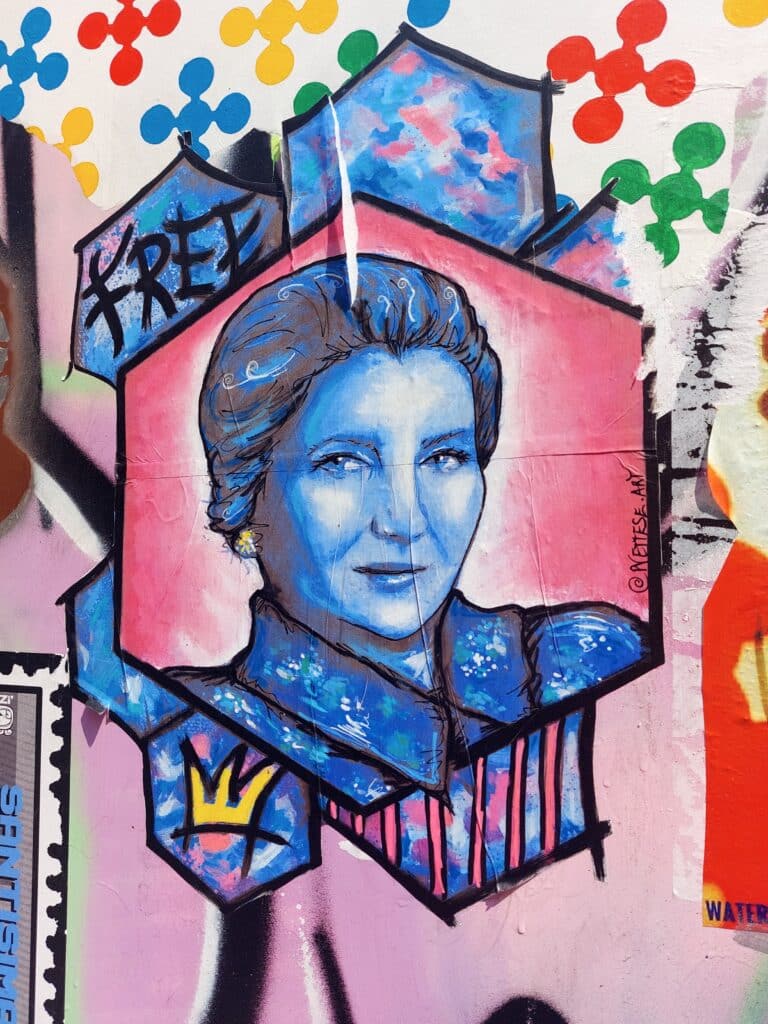 Graffiti street art, Simone Veil, Paris