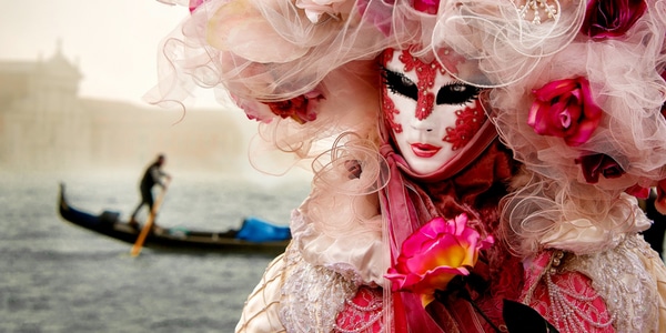 Masque de carnaval vénitien à Venise