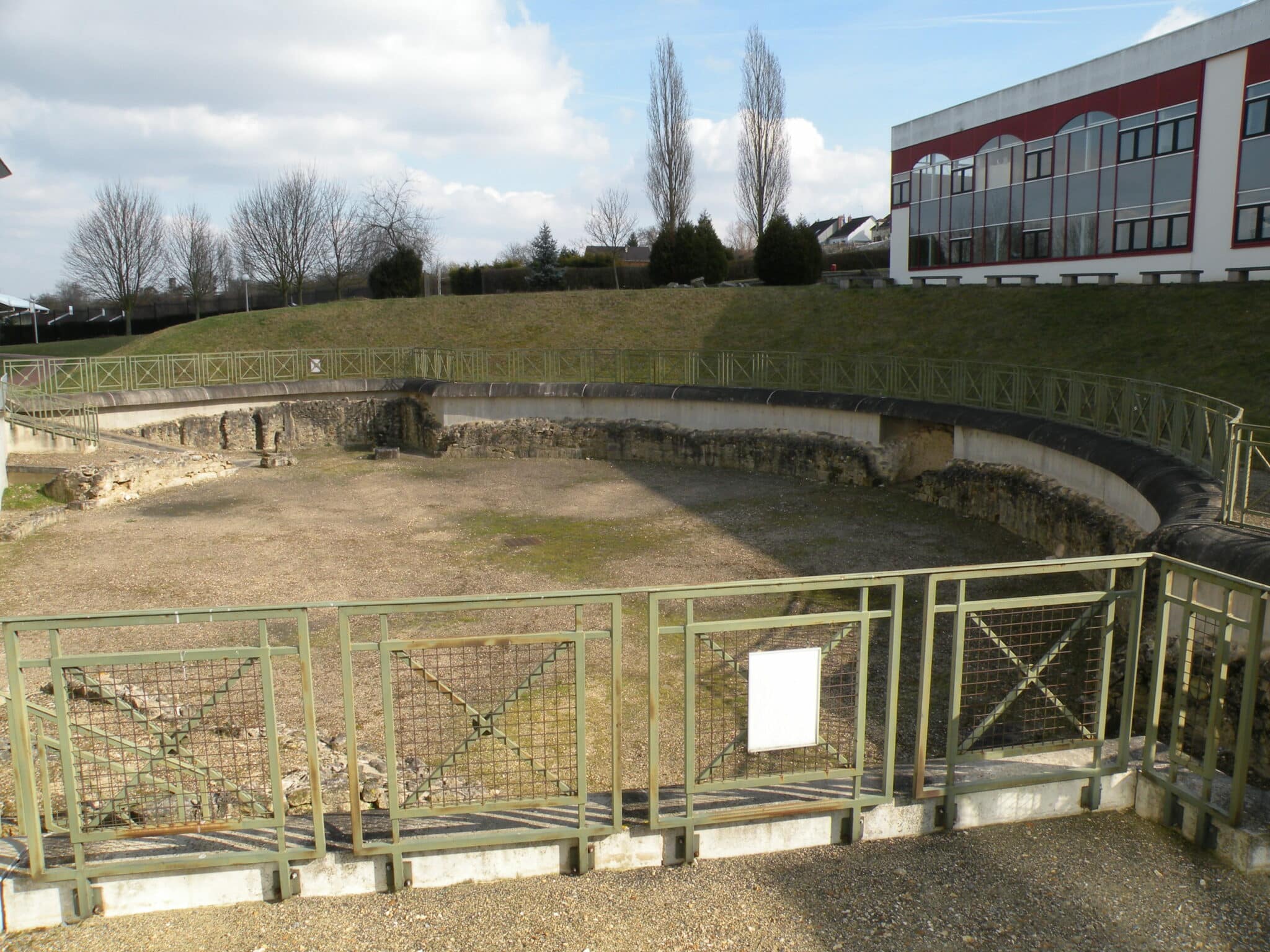 Ruines de l'amphithéâtre romain, Beaumont-sur-Oise