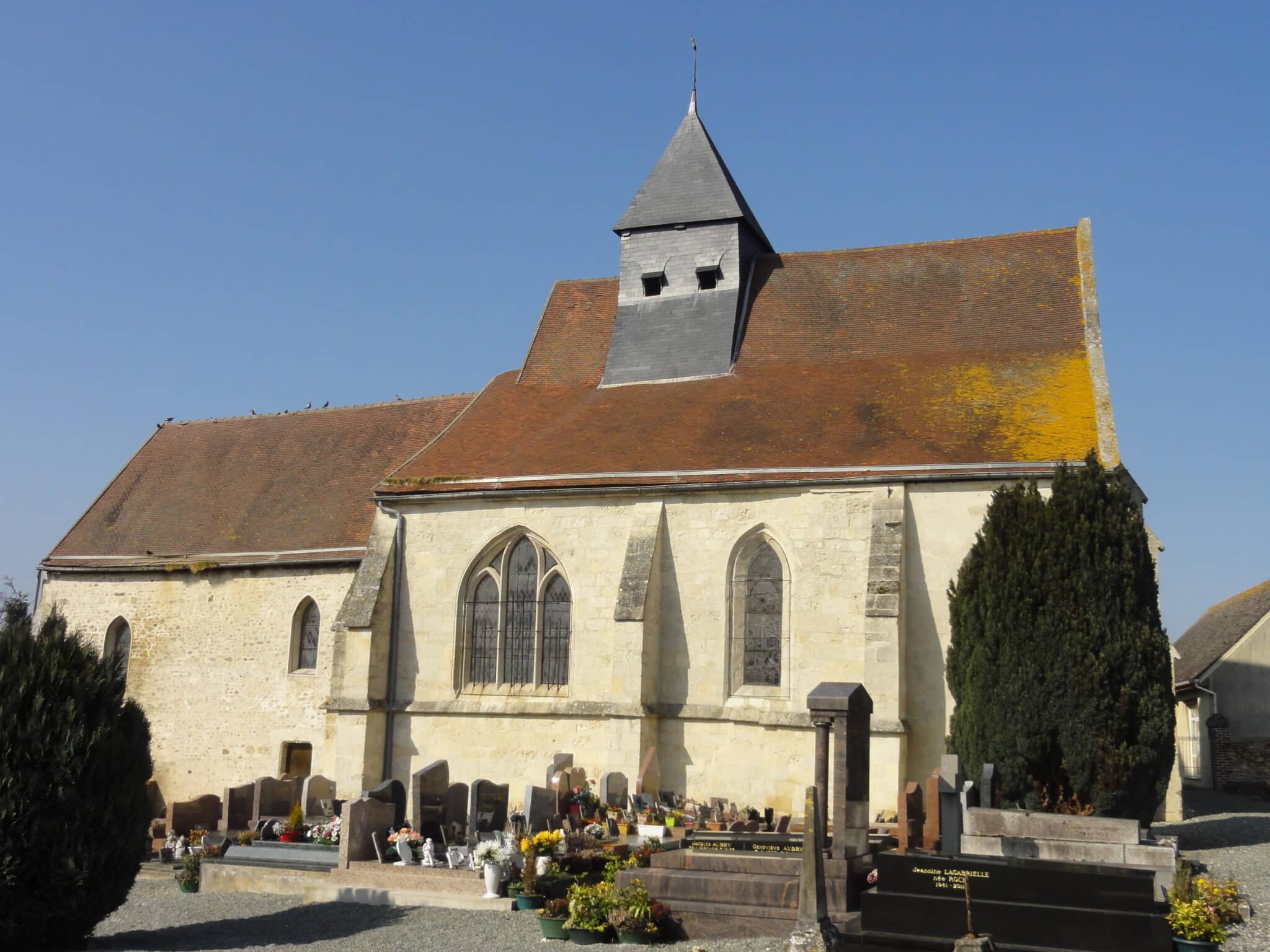 Collatéral droit de l'église Saint-Martin de Belle-Eglise