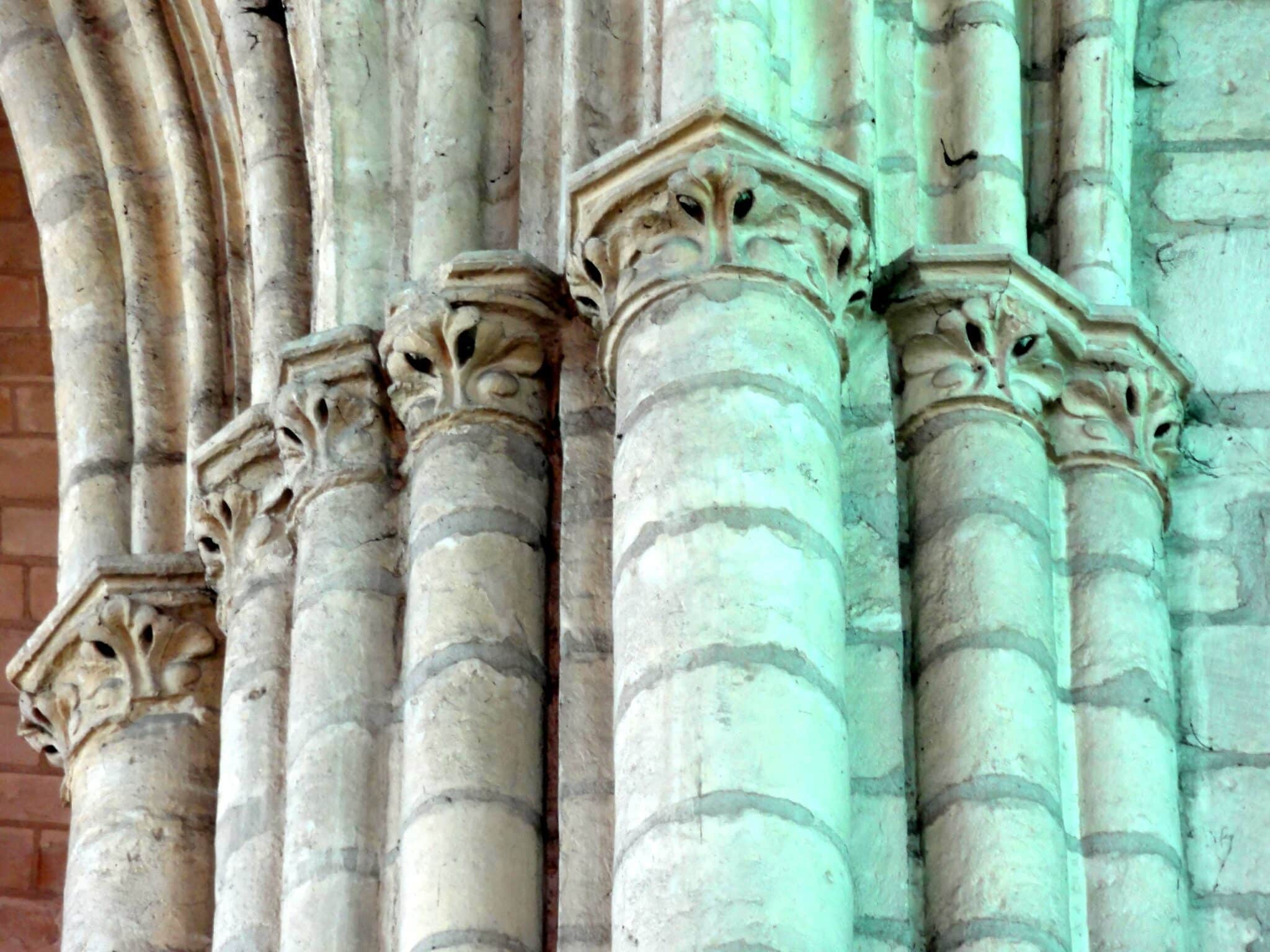Faisceau de colonnettes, Eglise Notre-Dame de Chambly