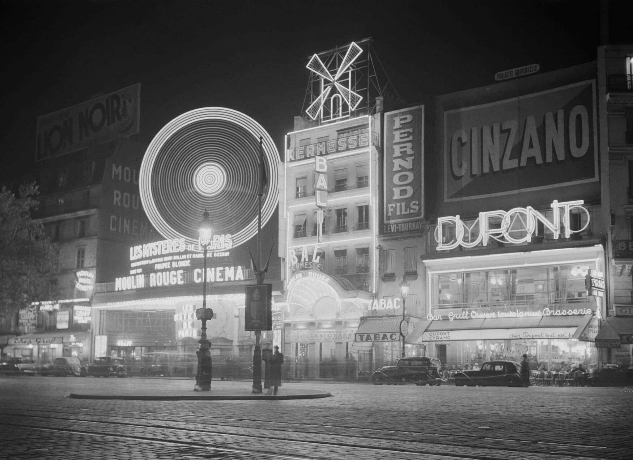 Le Moulin-Rouge en 1936, photo de Willem van de Poll