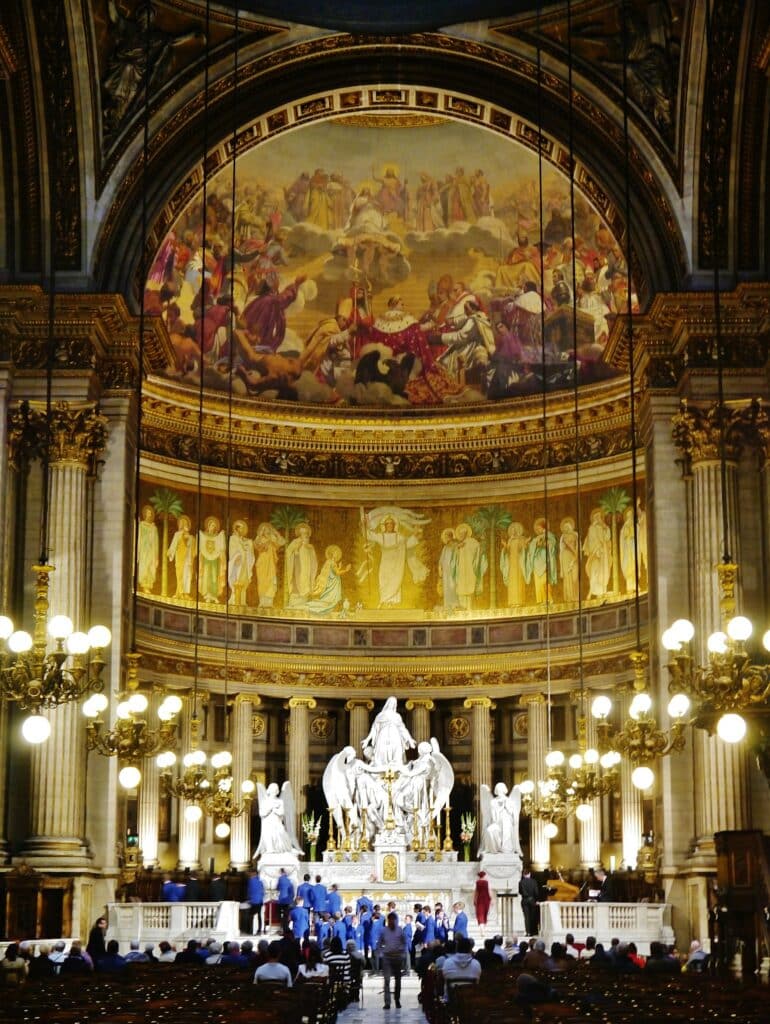 Intérieur de l'église de La Madeleine à Paris
