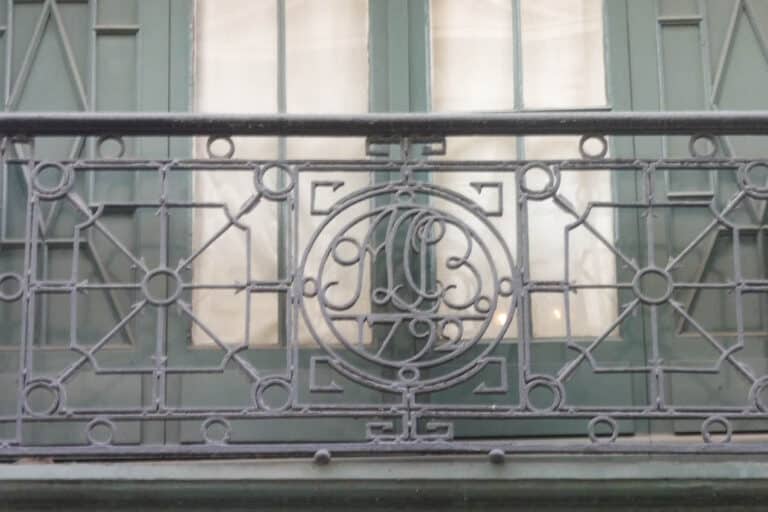 Balcon révolutionnaire, Paris.