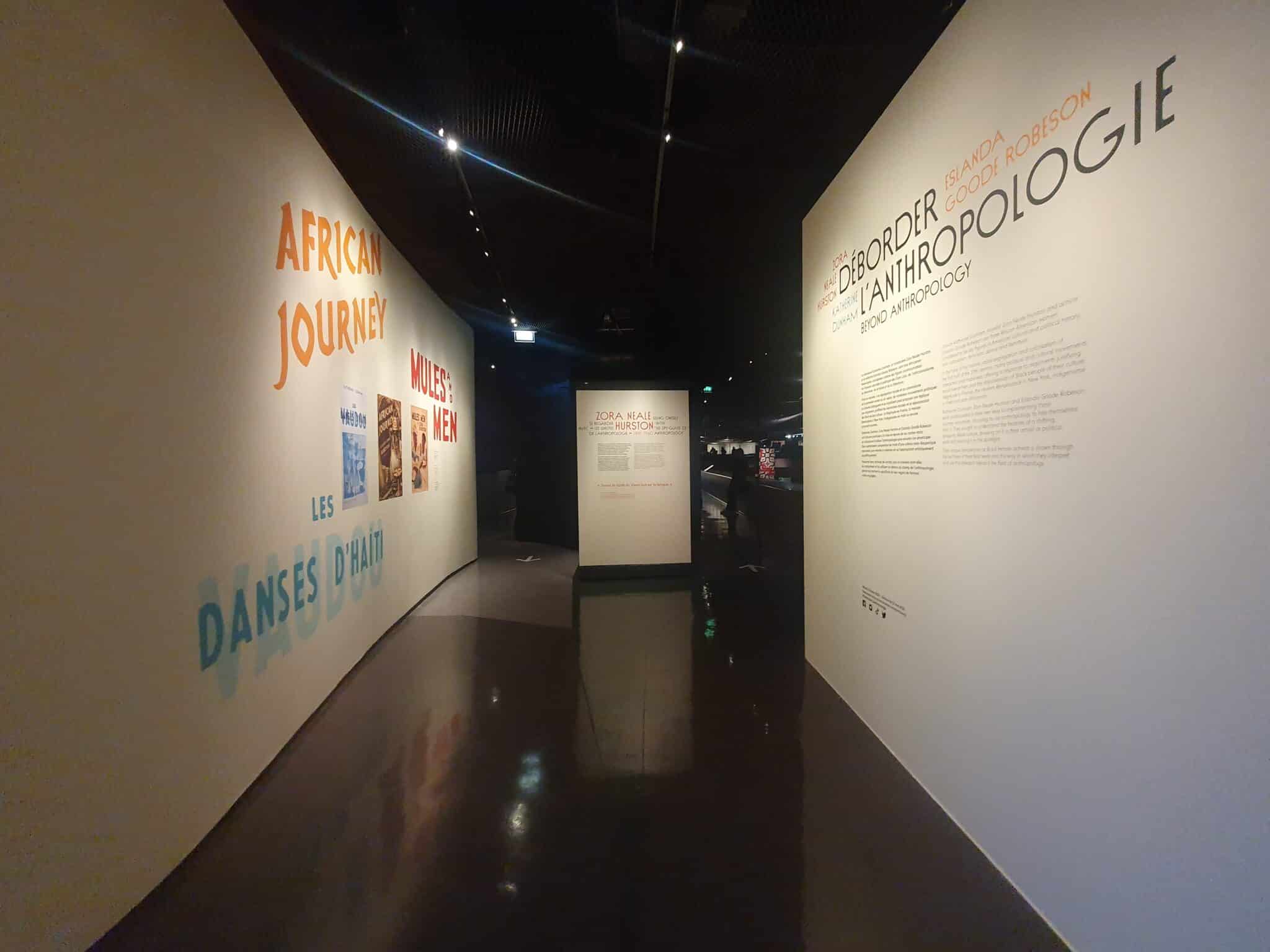 Entrée de l'exposition "Déborder l'anthropologie", Musée du Quai Branly, Paris