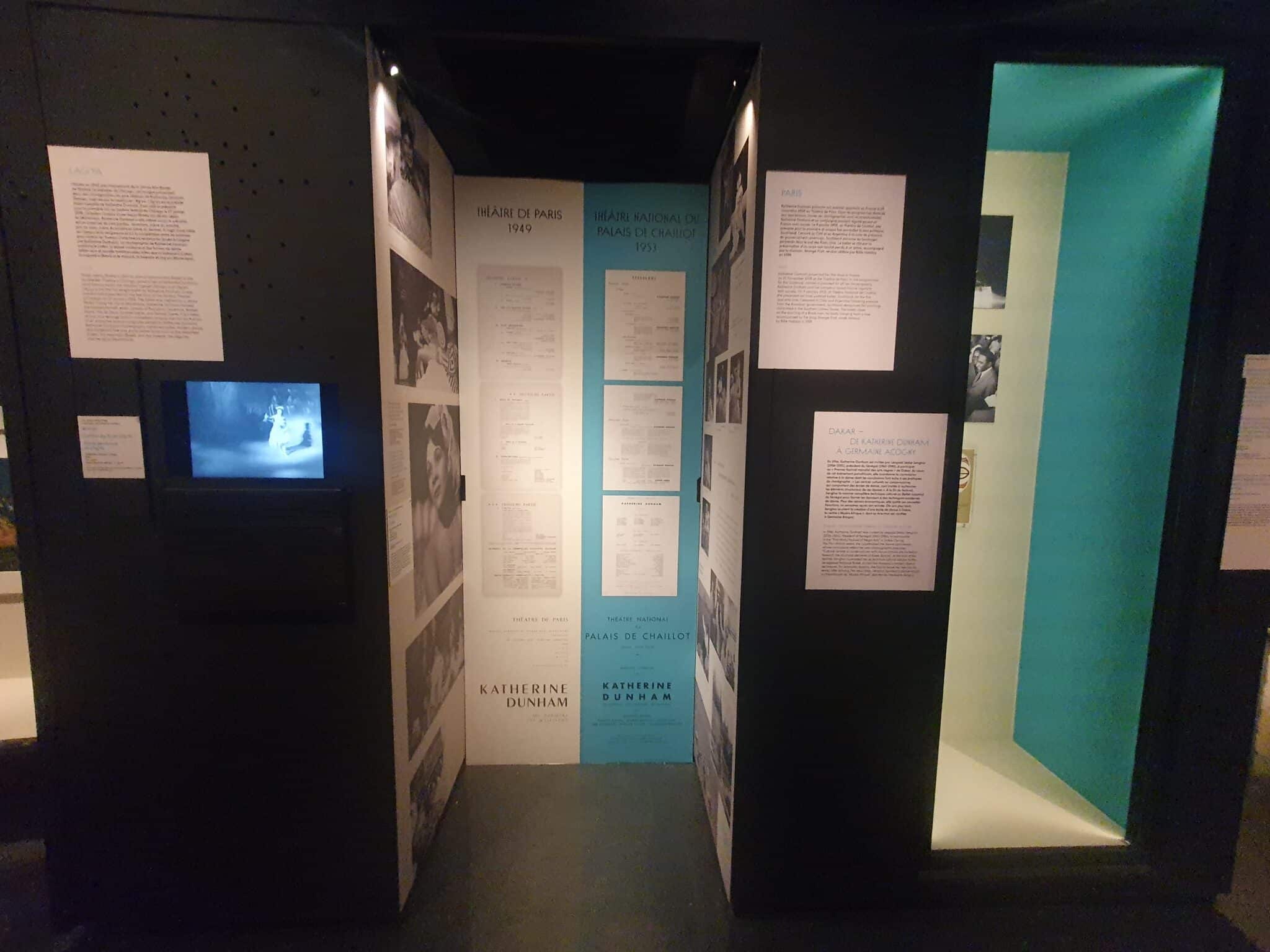 Vitrines d'exposition, exposition "Déborder l'anthropologie", Musée du Quai Branly, Paris