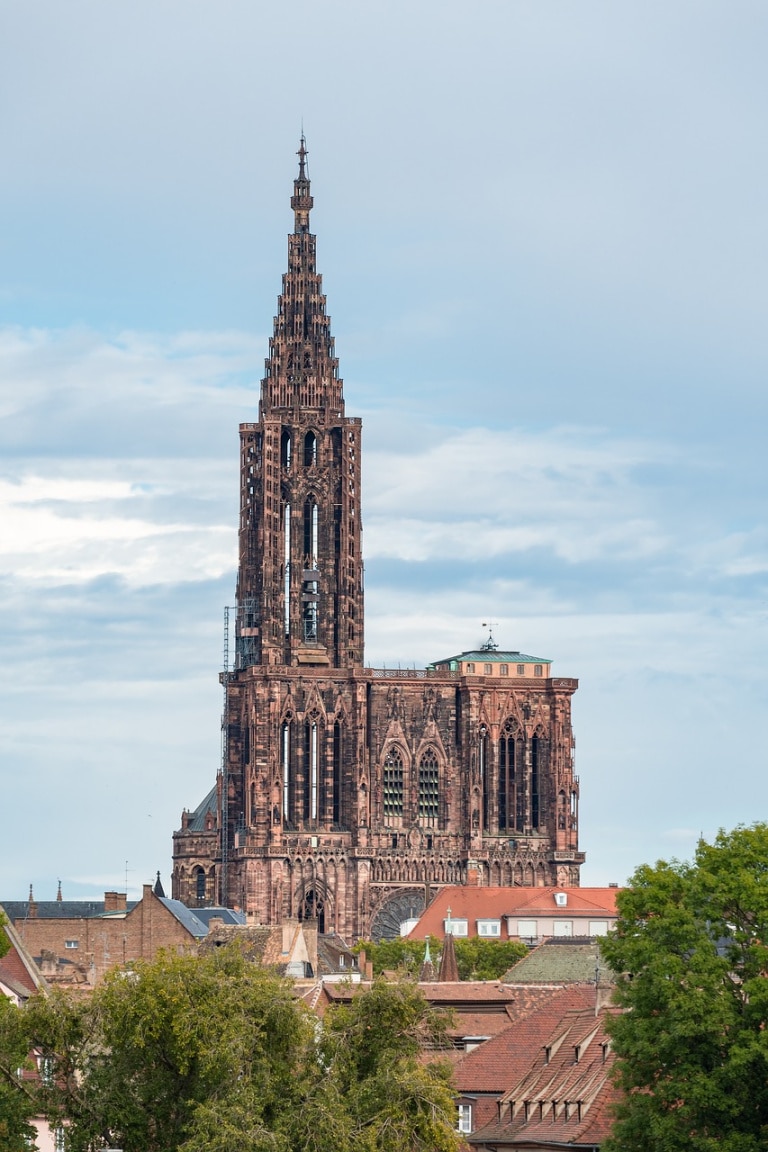 Vue-de-loin-Cathédrale-de-Strasbourg