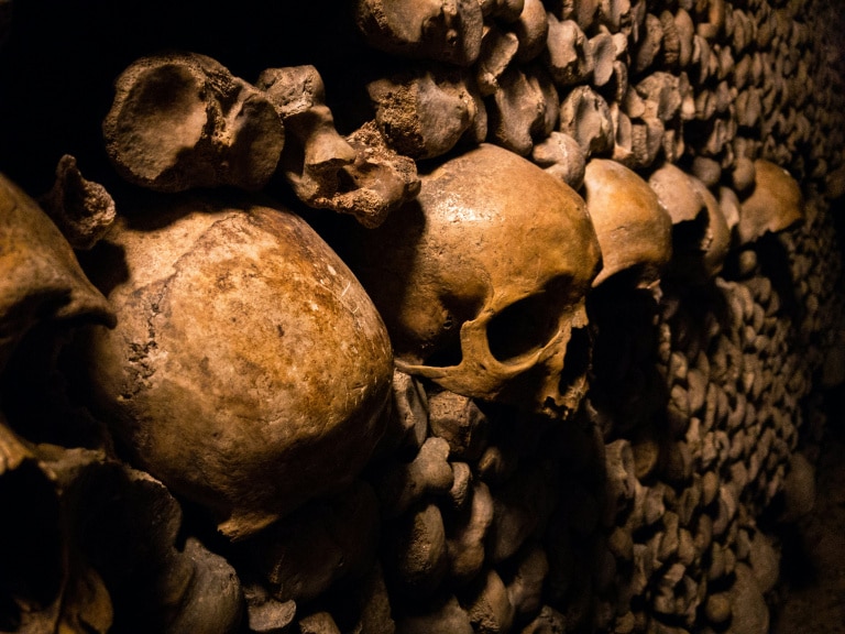 catacombes-inctournables-paris