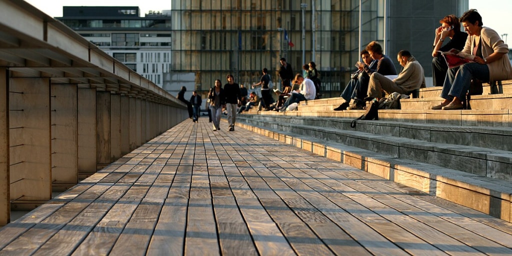 la-grande-terrasse-en-bois-bnf