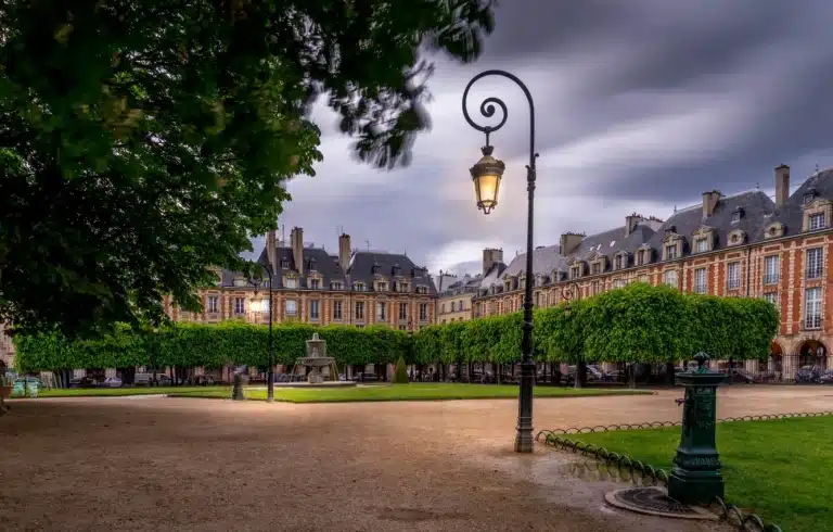 Place-des-Vosges