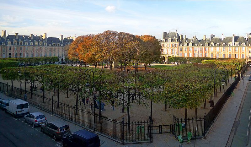 square-louis-XIII-places-des-vosges